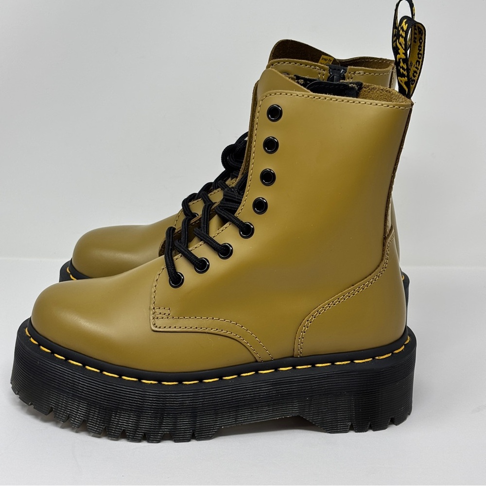 NWT DR. MARTENS Jadon Antique Olive Smooth Leather Platform Boots Size 5